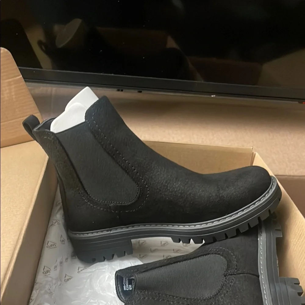 Black Chunky Sole Ankle Boots with Elastic Panels - Picture 5 of 5